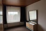 Einfamilienhaus mit zwei Garagen