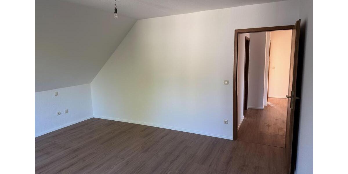 Dachgeschoßwohnung Garbsen - 3 Zimmer, 90 m&sup2;, 1.150&euro; | Angebot:26311002