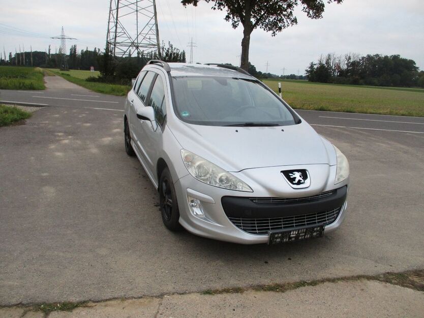 Peugeot 308 122.000 km 2.995 € Barsinghausen 30890