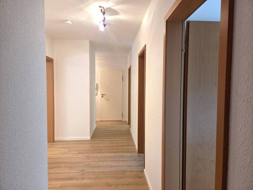 Bothfeld! Attraktive 4-Zimmer-Wohnung mit 2 Terrassen und Gartenanteil!