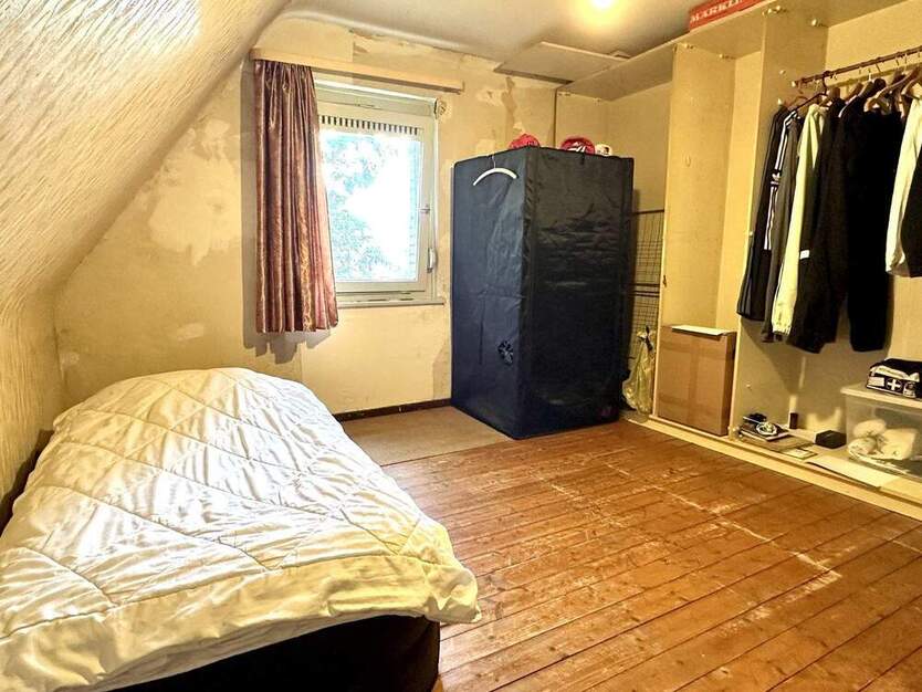Solides Einfamilienhaus mit viel Potenzial in sehr gute Lage ! 4 zimmer