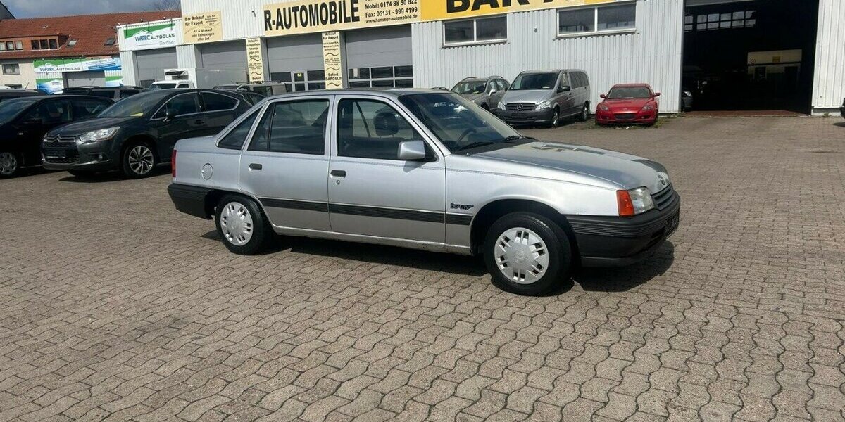 Opel Kadett E Beauty Lim. SEDAN GSD AUTOM- SERVO 74.000 km 6.950 &euro; Hannover 30179