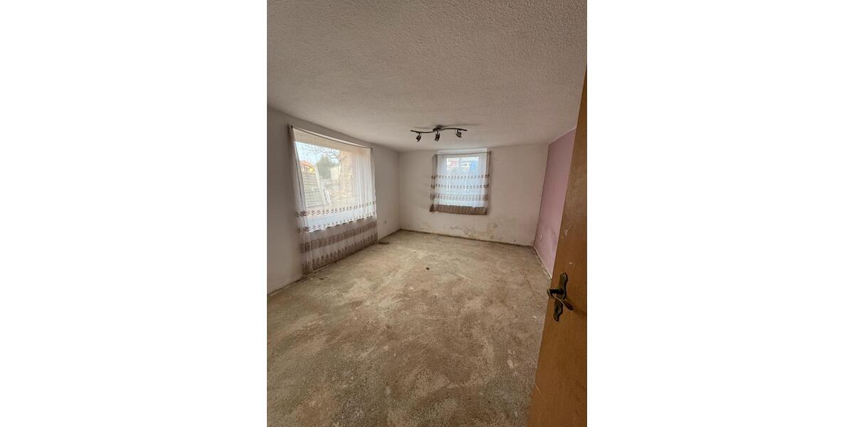 Einfamilienhaus Nordstemmen - 8 Zimmer, 1.000 m&sup2;, 129.000&euro; | Angebot:26475135