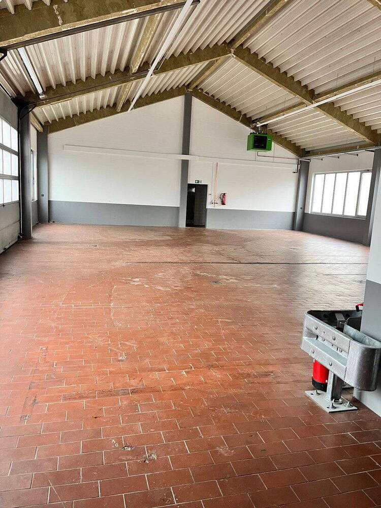 GewerbeImmobilie mit Halle, Büros, Wohnung & Garagen in LaatzenGrasdorf - vielseitig nutzbar