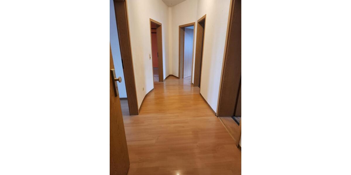 Dachgeschoßwohnung Hohenhameln - 3 Zimmer, 67 m&sup2;, 74.000&euro; | Angebot:26931662