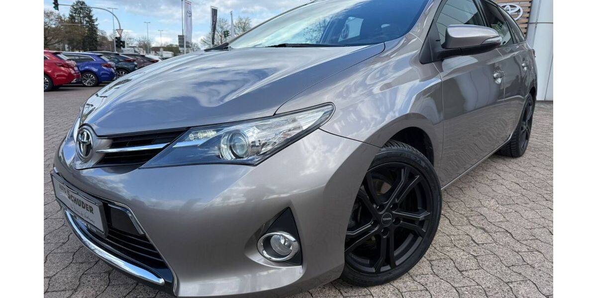 Toyota Auris 133.300 km 9.990 &euro; Hildesheim 31137