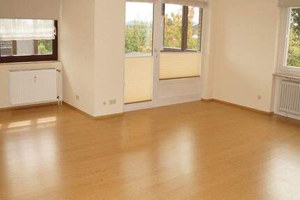 Exklusive Eigentumswohnung mit zwei Balkons, Fahrstuhl und Tiefgaragenstellplatz in Bad Nenndorf 3 zimmer