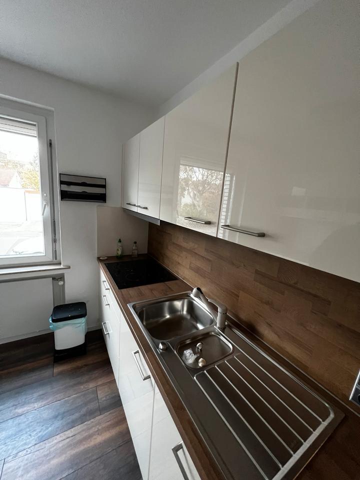 Großzügige 3 Zimmer Wohnung mit Garten , Wintergarten & Garage