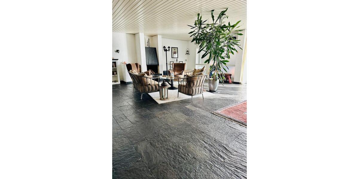 Etagenwohnung Isernhagen - 6 Zimmer, 255 m&sup2;, 2.500&euro; | Angebot:25381857