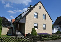 Provisionsfrei für den Käufer....!!! Zweifamilienhaus nebst großer Garage in ruhiger Lage ..... !!!