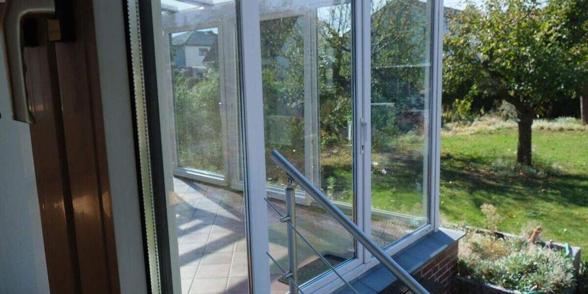 Freistehendes Einfamilienhaus - massiv gebaut und liebevoll gepflegt mit Traumgarten 4 zimmer