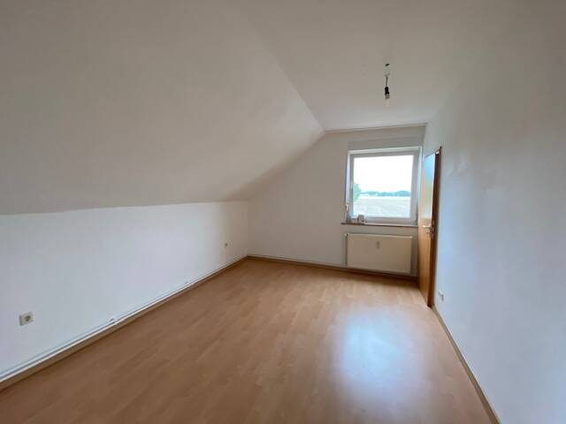 Ortsrandlage in Berenbostel 4-Zimmerwohnung im Obergeschoss mit Garage und Stellplatz