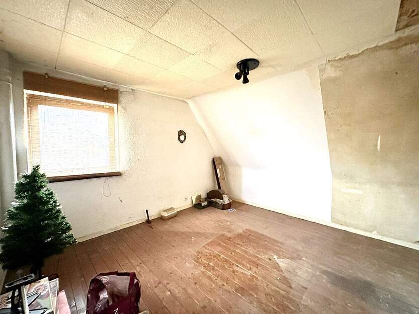 Solides Einfamilienhaus mit viel Potenzial in sehr gute Lage ! 4 zimmer