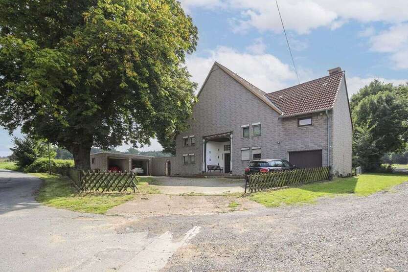 Haus zum Kaufen in Barsinghausen 149.000 € 240.14 m²