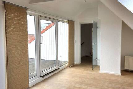 Attraktive 2,5-Zimmer-Wohnung mit großer Dachterrasse in der Südstadt!!