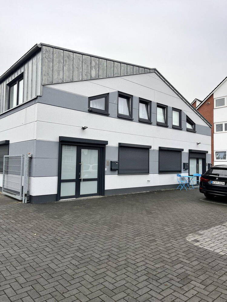 GewerbeImmobilie mit Halle, Büros, Wohnung & Garagen in LaatzenGrasdorf - vielseitig nutzbar