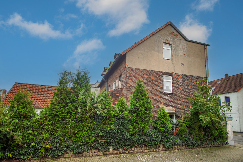Handwerker aufgepasst! - Zentral gelegenes Mehrfamilienhaus mit Ausbaupotential