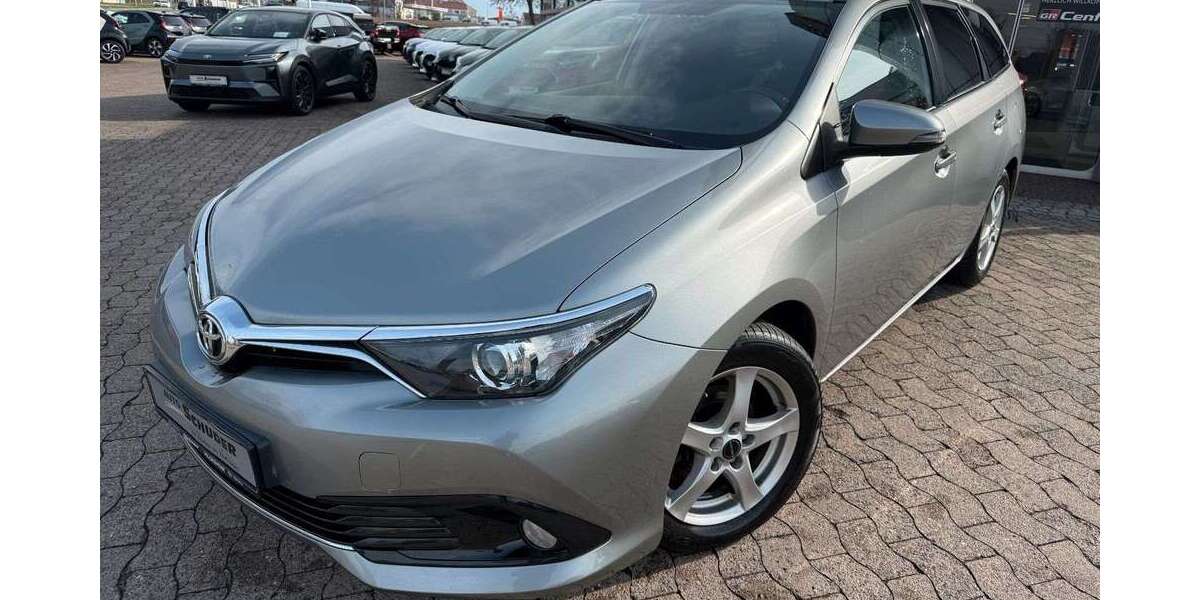 Toyota Auris 77.600 km 12.440 &euro; Hildesheim 31137