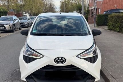 Toyota Aygo (X) 95.000 km 7.100 &euro; Hannover 30165