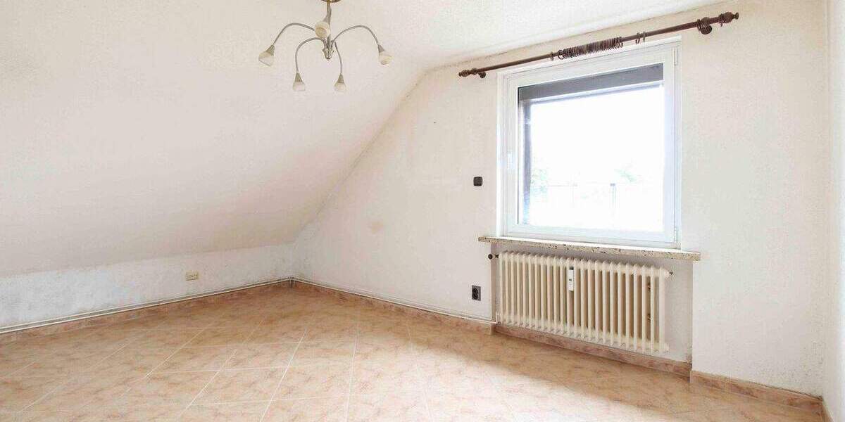 Ruhige 3 Zimmer Dach-Geschosswohnung (Sanierungsbedürftig) in Schulenburg 3 zimmer