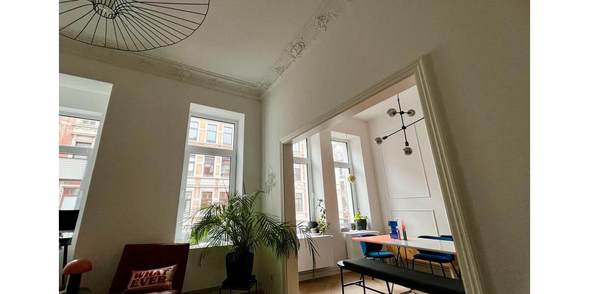 Altbauwohnung mit Echtholz-Parkett & Balkon - möbliert zimmer