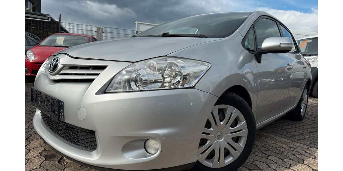 Toyota Auris 218.400 km 3.990 &euro; Hildesheim 31137