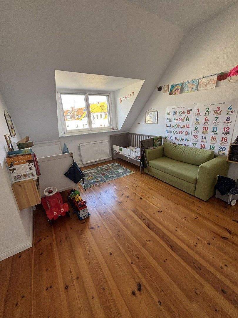 Dachgeschoss-Juwel mit großer Sonnenterrasse in bester Südstadtlage - ohne Makler! 3 zimmer