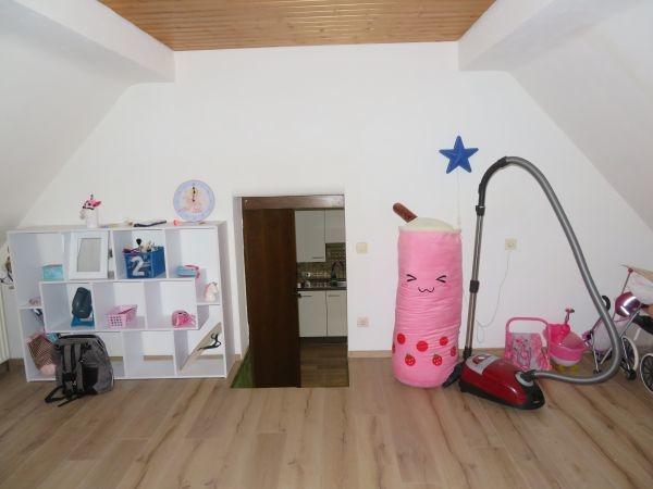 Erdgeschoßwohnung Langenhagen Engelbostel - 4.5 Zimmer, 140 m&sup2;, 1.300&euro; | Angebot:26068362