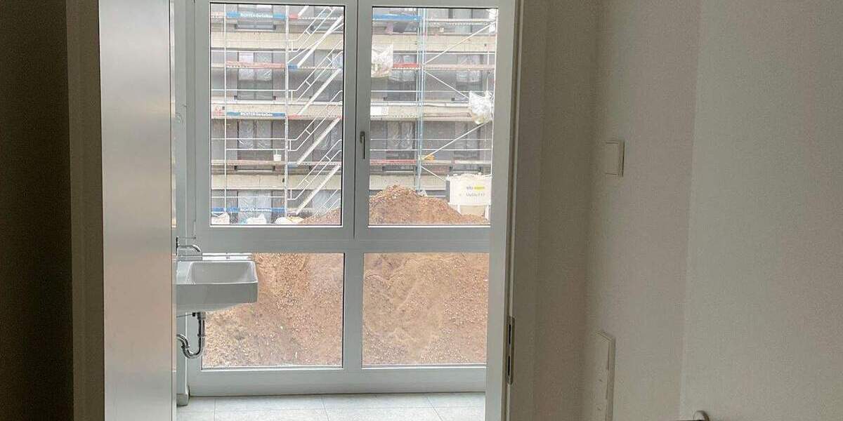 WILLKOMMEN im neuen ZUHAUSE! Helle Atmosphäre, Glaswand-Loggia, Tageslichtbad, Einbauküche, Gäste-WC 3 zimmer