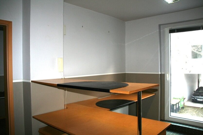 Ideal für Handwerksbetrieb - Büro - mit 4 PKW Stellplätzen... !!!
