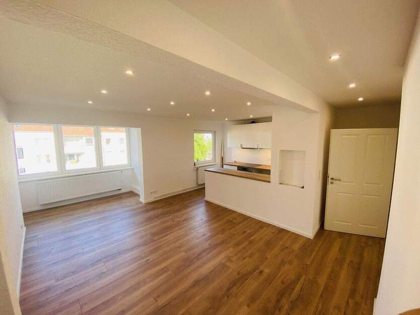 Sanierte 3 Zimmer, EBK und Balkon 3 zimmer