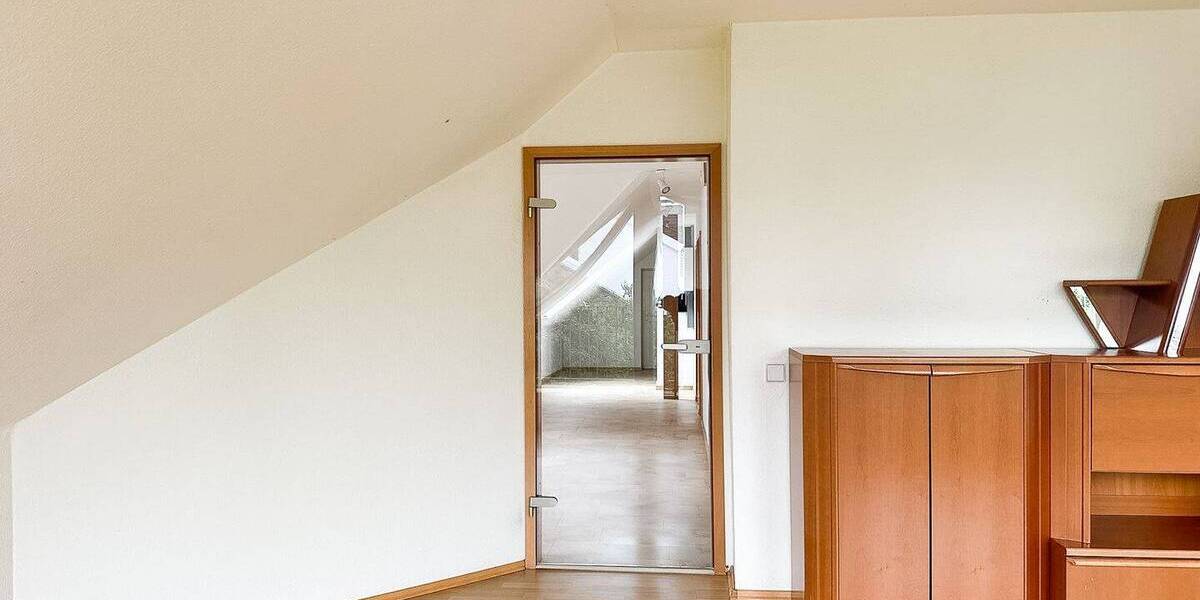 Etagenwohnung Hannover Groß Buchholz - 4 Zimmer, 145 m&sup2;, 1.500&euro; | Angebot:26902975