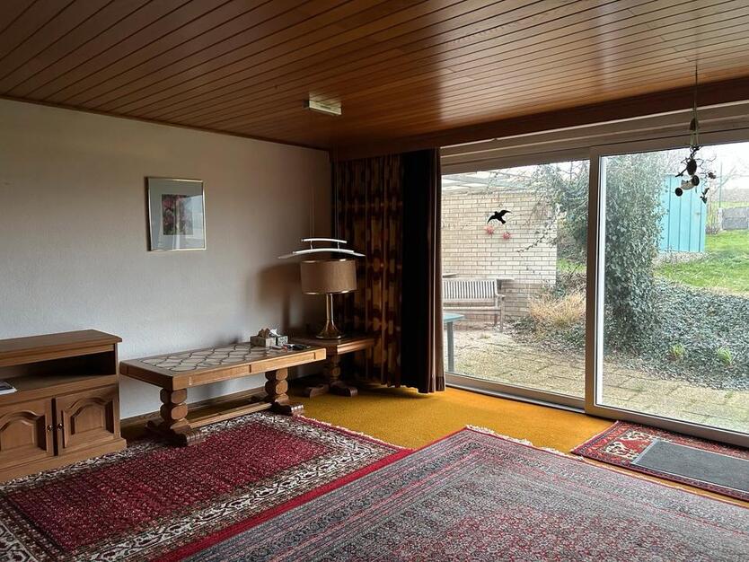 Einfamilienhaus mit zwei Garagen