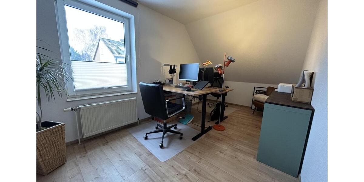 Dachgeschoßwohnung Hannover Herrenhausen-Stöcken - 3 Zimmer, 84 m&sup2;, 880&euro; | Angebot:24890343