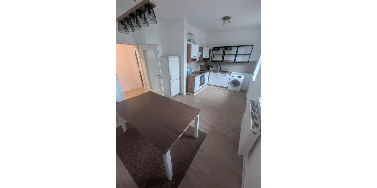 Charmante 2,5-Zimmer-Altbauwohnung mit 3 m 2 zimmer