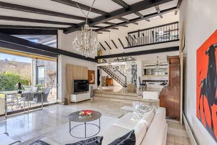 Davenstedt leerstehend: besonderes Architektenhaus auf großem Grundstück mit Garage in ruhiger Lage