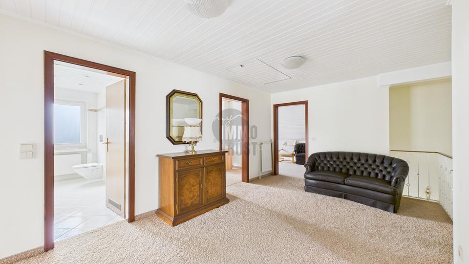 Exklusive Villa in Toplage von Grasdorf – 10 Zimmer, traumhafter Feldblick & Wellnessbereich mit Pool 10 zimmer