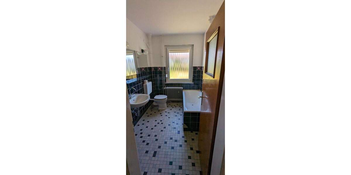 Renovierungsbedürftiges Haus mit viel Potential in Weetzen zu Verkaufen 8 zimmer