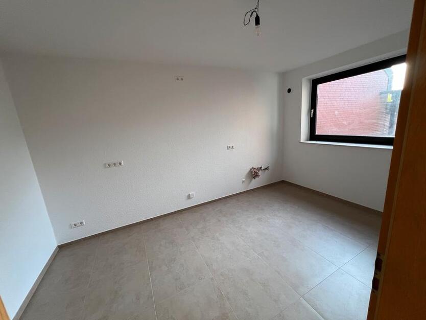 Doppelhaus Hälfte in Top Lage frisch renoviert, mit Garten zimmer