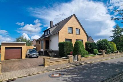 Freistehendes Einfamilienhaus mit Garage und Garten 2 zimmer