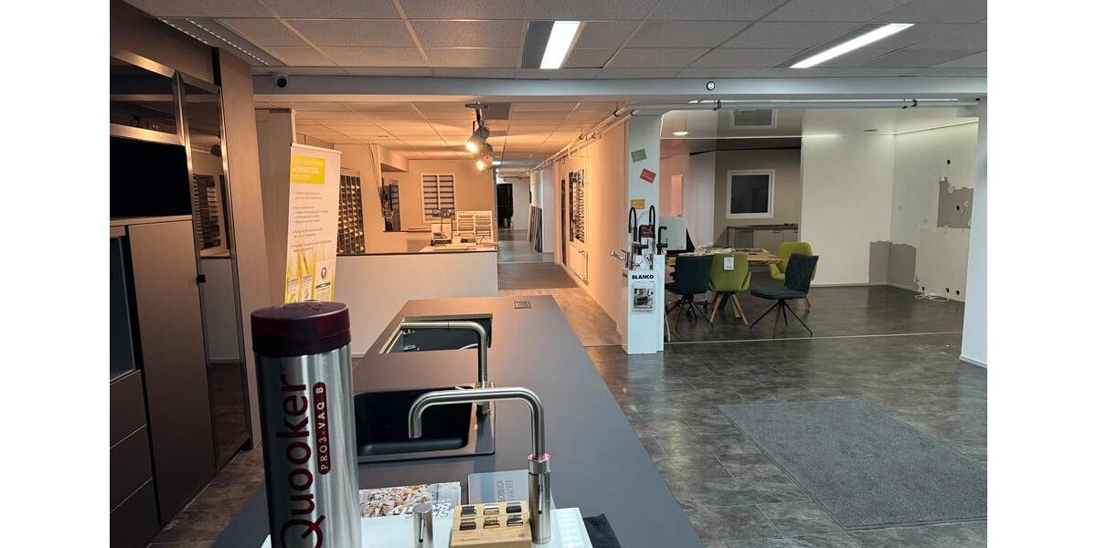 220qm Ausstellungsfläche mit Showfenster -Altwarmbüchen Gewerbeg zimmer