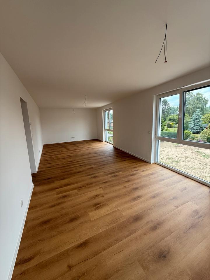Neubau-Erstbezug: Moderne 3-Zimmer-Wohnung mit Stil