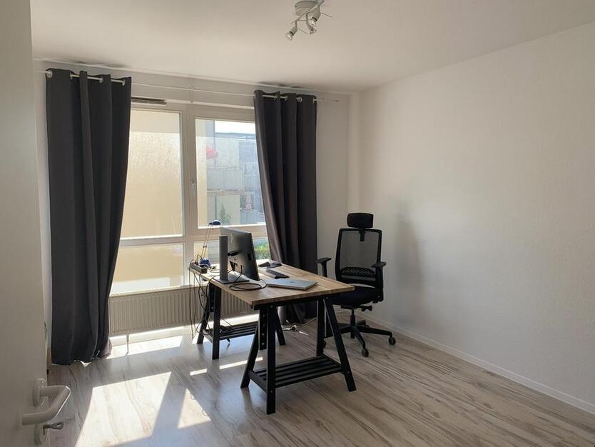 Helle 3-Zimmer-Wohnung mit Balkon und Einbauküche in Hannover