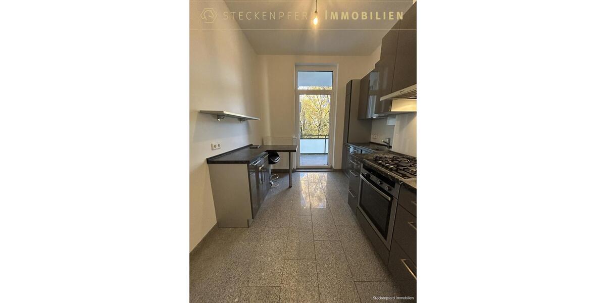 Altbaucharme neu belebt – großzügige, sanierte 3-Zimmer-Wohnung mit zwei Balkonen, sofort bezugsbereit 3 zimmer