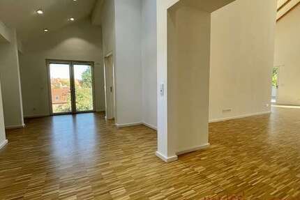 Wohnung Neustadt - 3 Zimmer, 215 m&sup2;, 1.935&euro; | Angebot:26017311