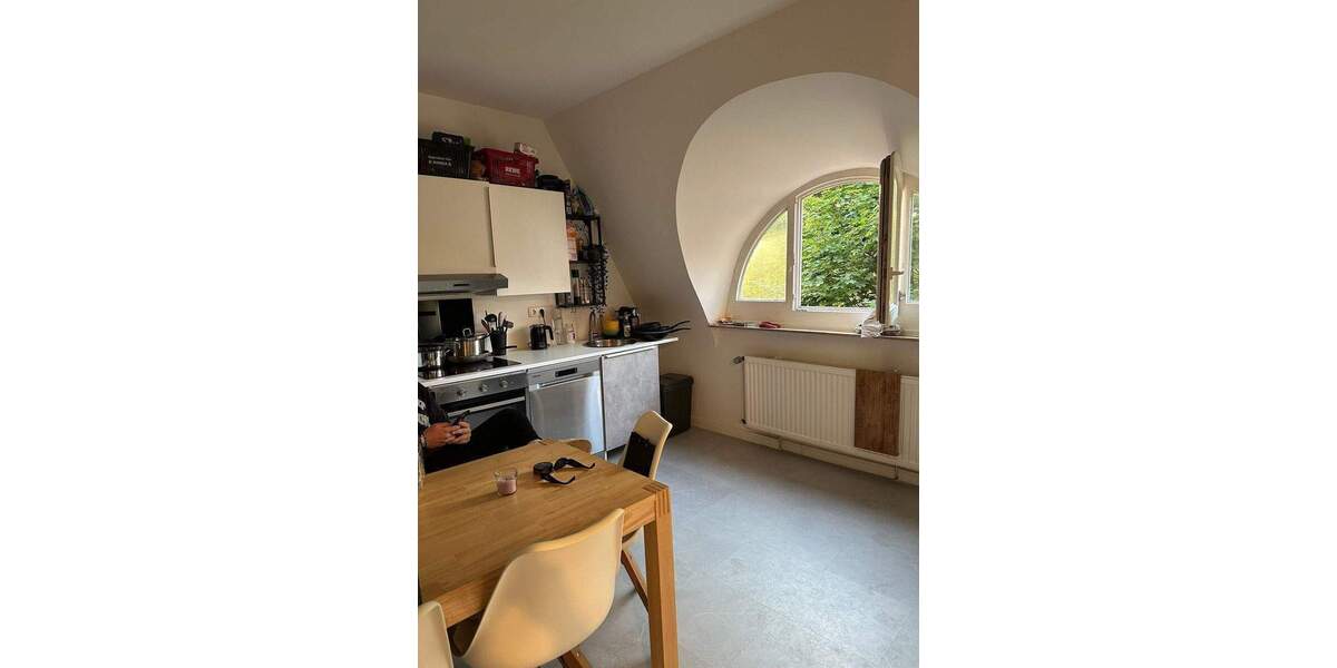 *Sanierte Wohnung in der List zentrumsnah mit guter Anbindung optional mit Dachboden 180 m2 mit zu vermieten * 1 zimmer