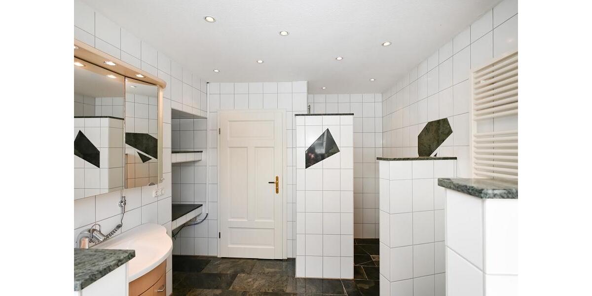 Einfamilienhaus Langenhagen Engelbostel - 8 Zimmer, 355 m&sup2;, 2.200&euro; | Angebot:26662248