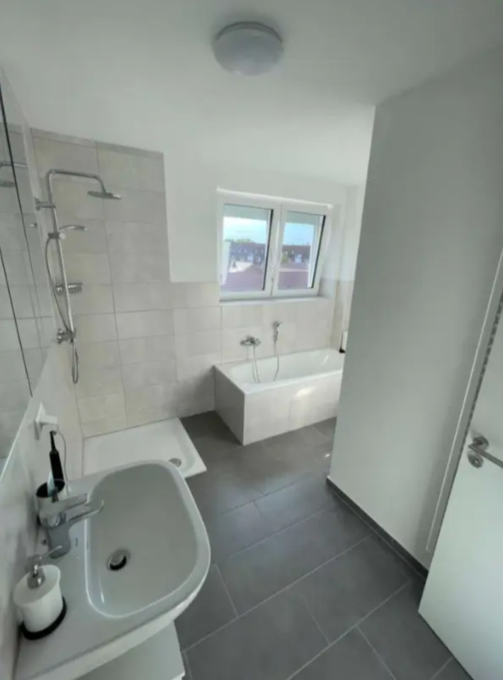 Top gepflegtes und modernes Reihenhaus zur Miete
