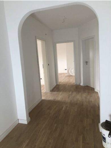 *Sanierte Wohnung in der List zentrumsnah mit guter Anbindung optional mit Dachboden 180 m2 mit zu vermieten * 1 zimmer