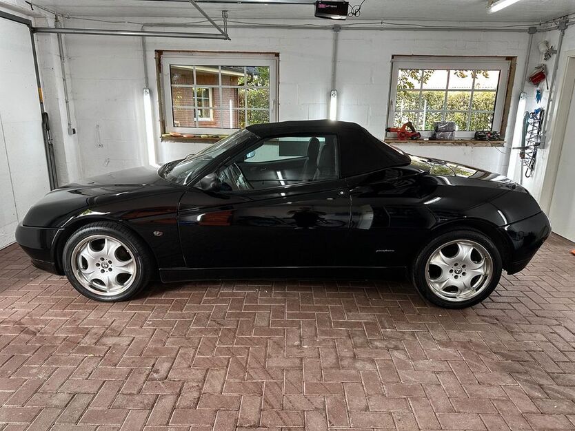 Alfa Romeo Spider 185.300 km 4.990 € Wietze 29323